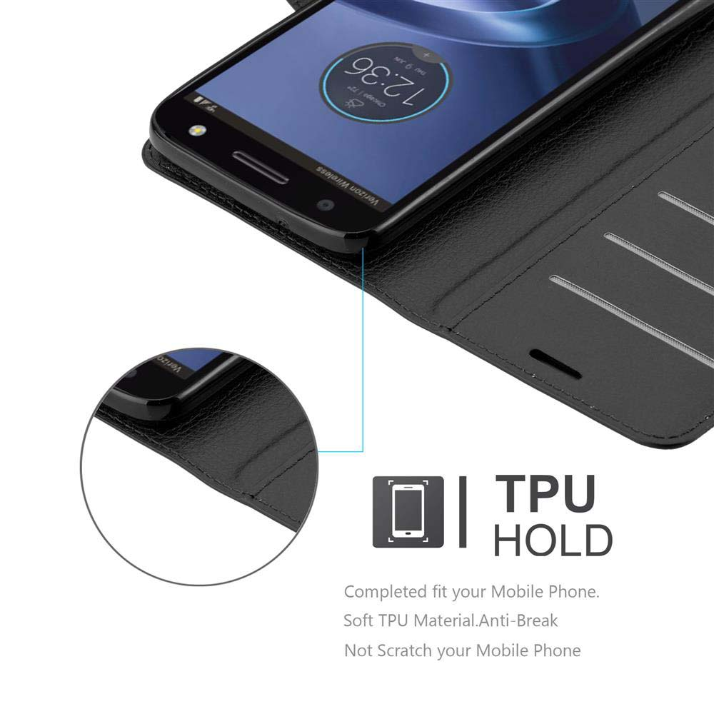 Telefono nero in custodia nera aperto, con l'ora visualizzata.