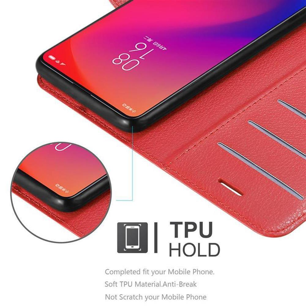 Custodia rossa con telefono all'interno. Supporto TPU, materiale TPU morbido. Mostra lo schermo del telefono.