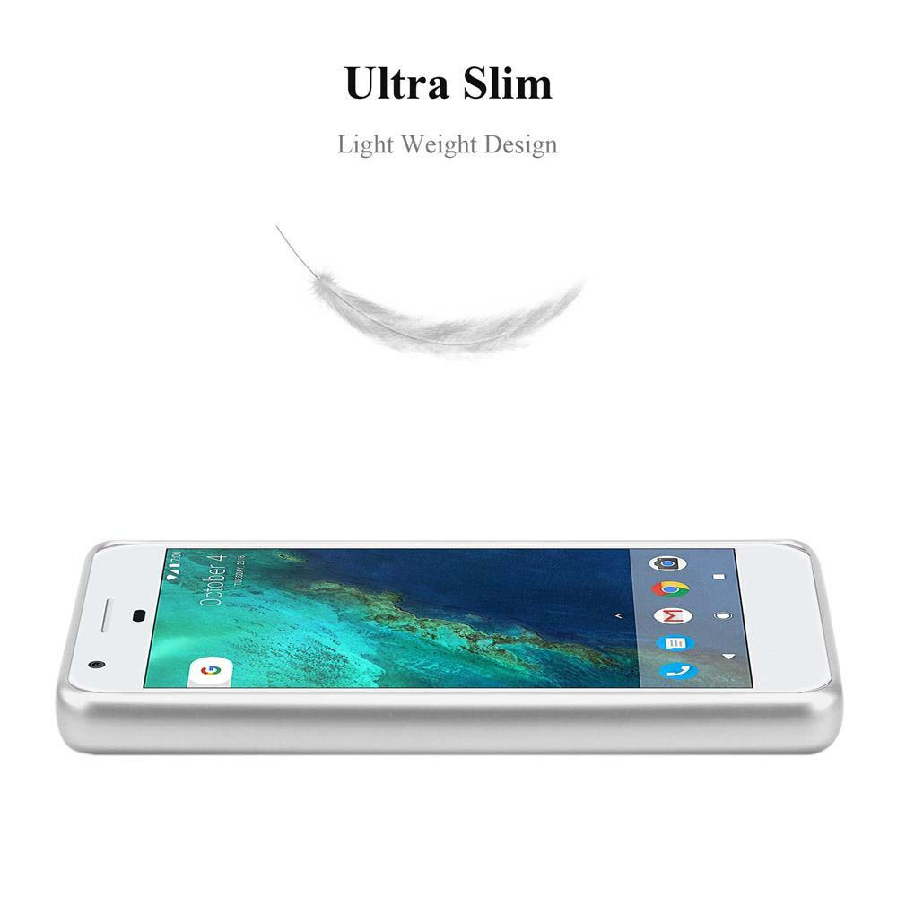 Telefono argentato con design leggero, su sfondo bianco. Piuma sopra.