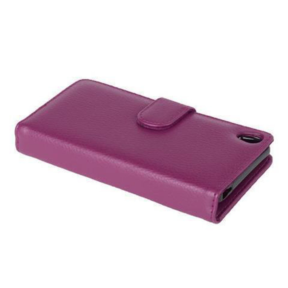 Una custodia per telefono in pelle viola con chiusura. La custodia è chiusa.