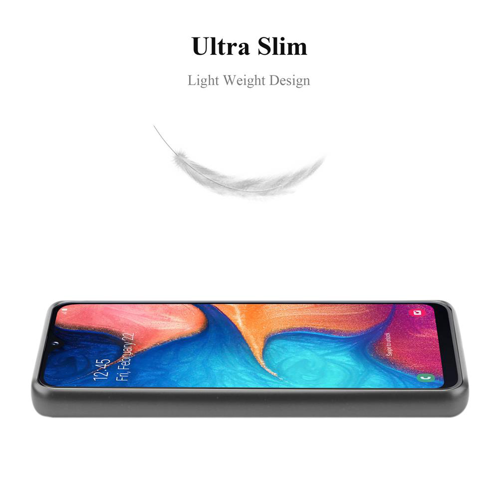Smartphone in una custodia, con una piuma che fluttua sopra, sfondo bianco.