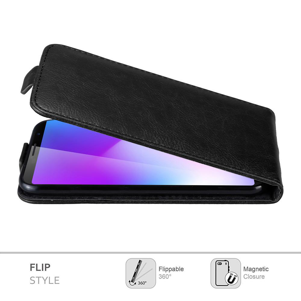 Schwarze Handyhülle, offen, mit Telefon im Inneren. Weißer Hintergrund. Flip-Stil. Magnetverschluss.
