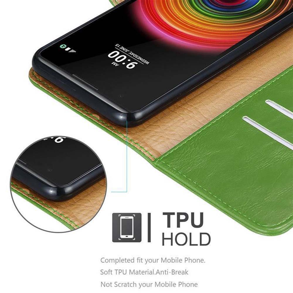 Custodia verde per telefono con telefono. Logo di supporto in TPU. Il telefono mostra l'ora e la data.