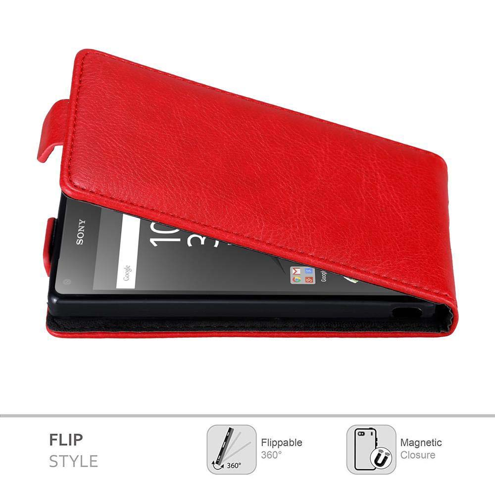 Custodia a libro rossa aperta, con telefono all'interno. Testo: Stile flip, chiusura magnetica.