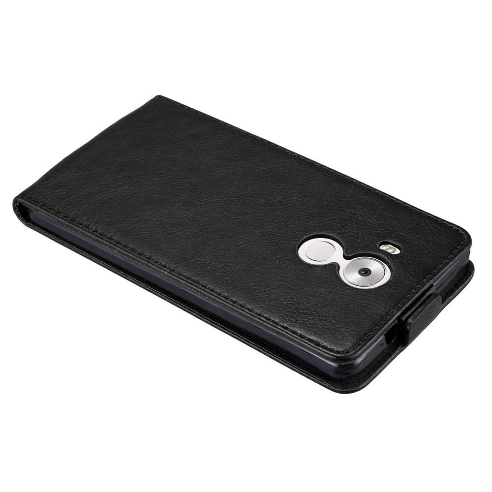 Funda de teléfono negra, cerrada. Con orificio para cámara y flash. La funda es de material liso.