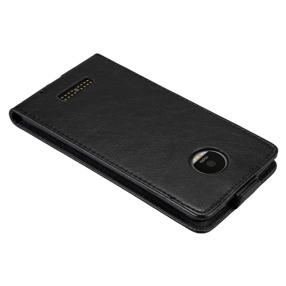 Custodia per telefono in pelle nera, chiusa, con apertura circolare per la fotocamera. Il telefono non è visibile.