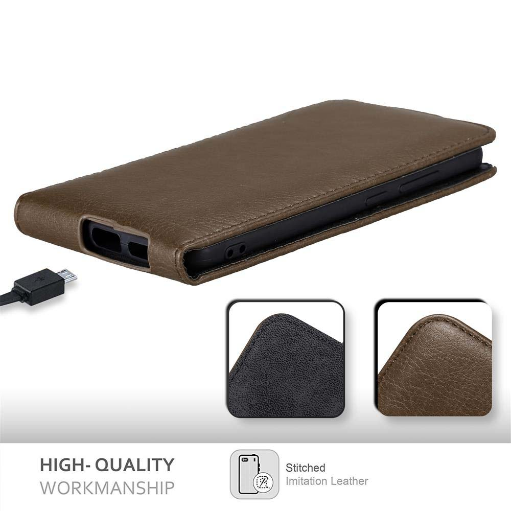 Custodia in pelle marrone con telefono nero all'interno e cavo di ricarica. Testo "High-Quality" visibile.