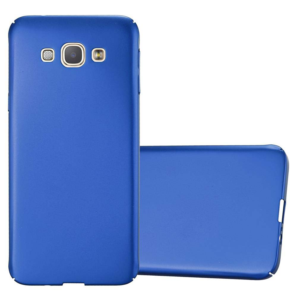 Custodia blu per telefono e una seconda. Sono semplici, con ritagli per la fotocamera. Le custodie sono distese.