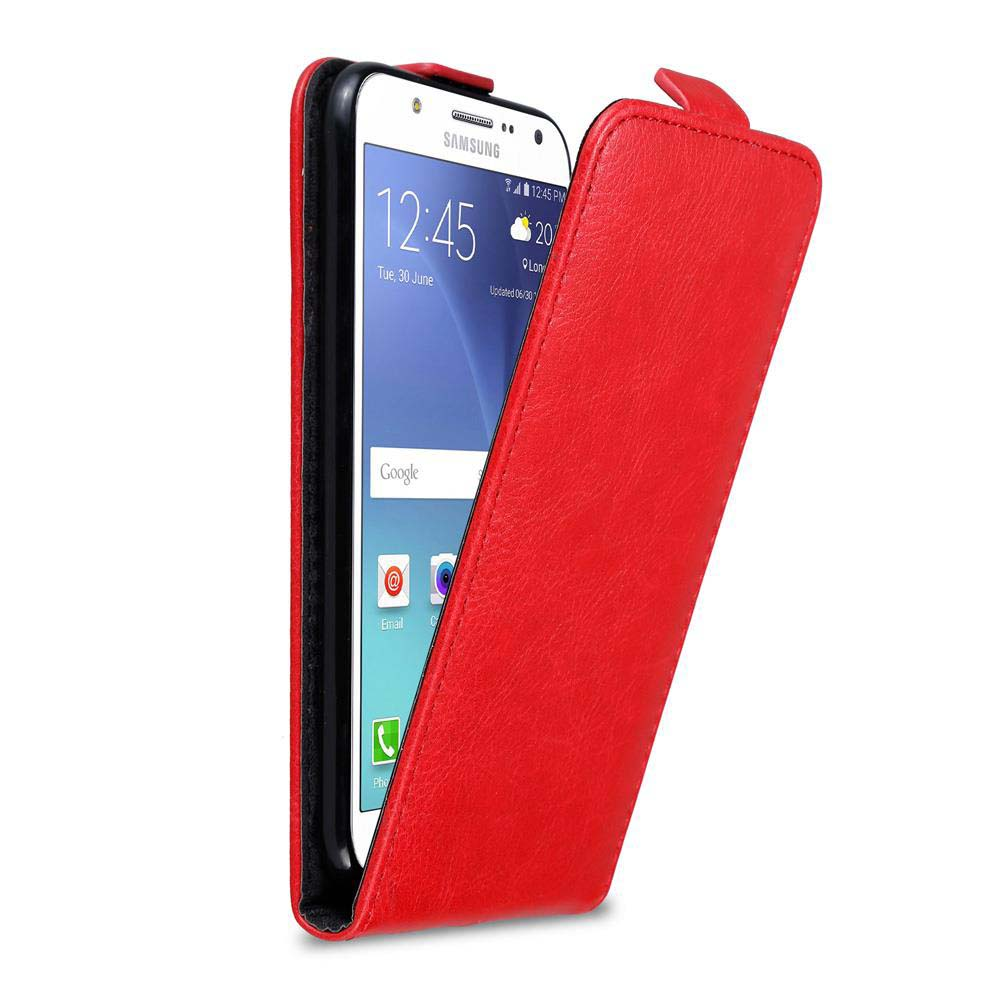 Custodia per smartphone rossa, aperta, con un telefono all'interno, che mostra l'ora e la data sullo schermo.
