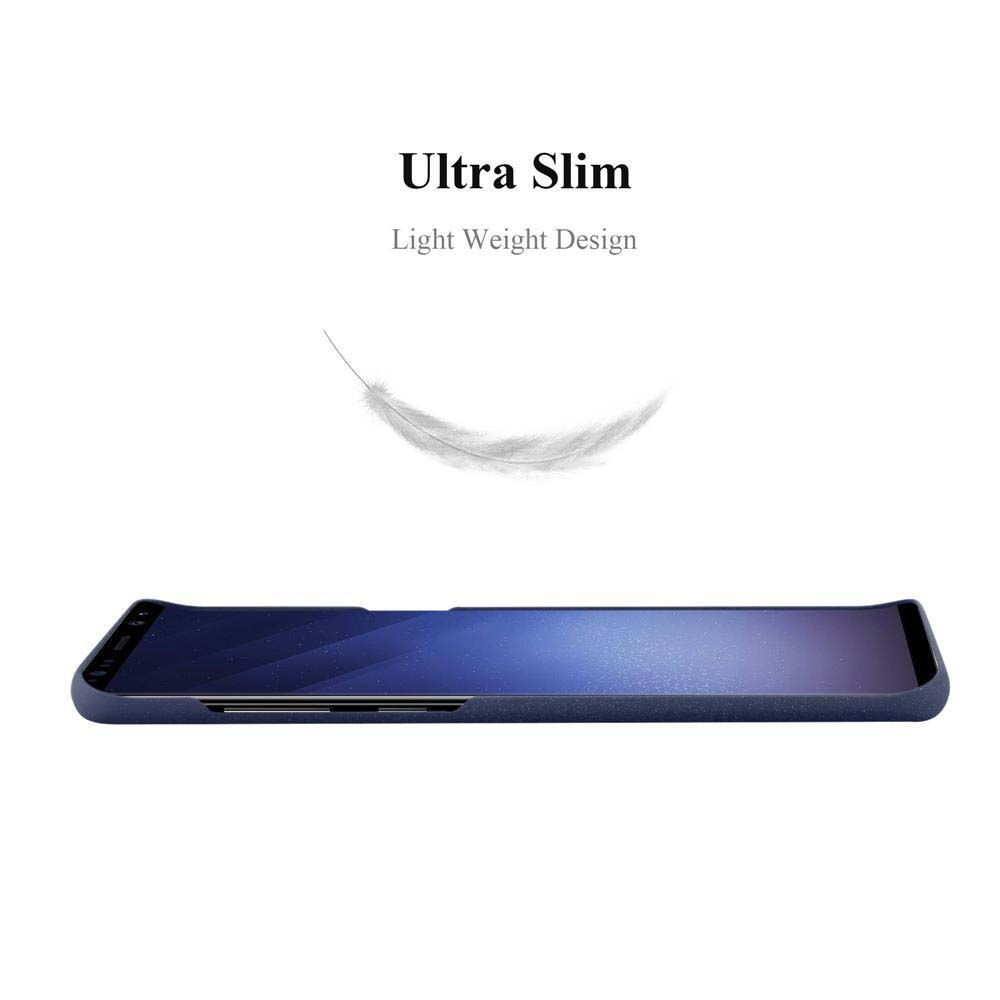 Una custodia per telefono con un design leggero, con una grafica di piume.