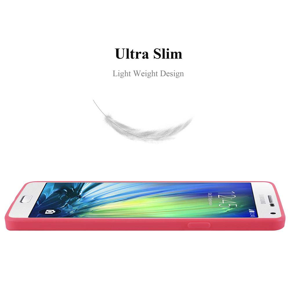 Ein Telefon auf einer weißen Oberfläche mit einer Feder darüber, ultradünnes Design.
