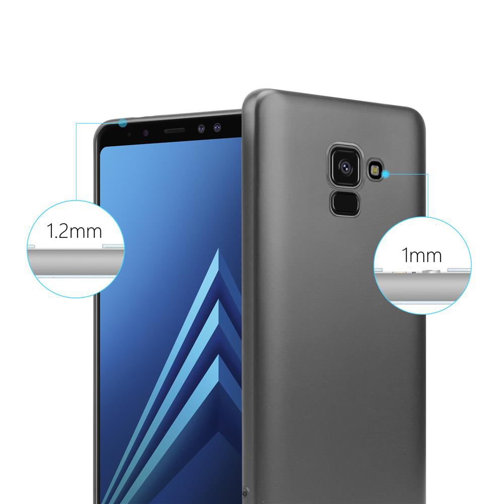 Un telefono in una custodia grigia. La custodia è spessa 1 mm. Un primo piano mostra lo spessore.