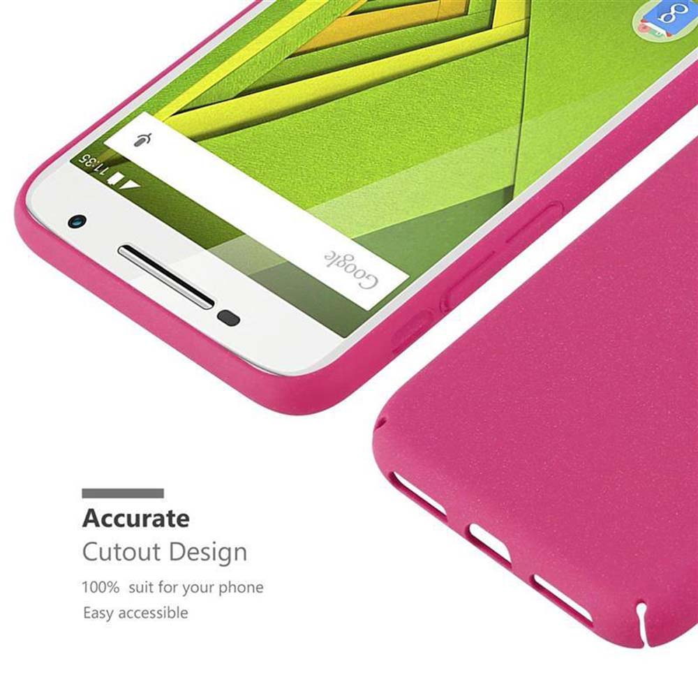 Primo piano di un telefono e di una custodia rosa. Il testo dice 'Accurate Cutout Design' e 'Easy accessible'.