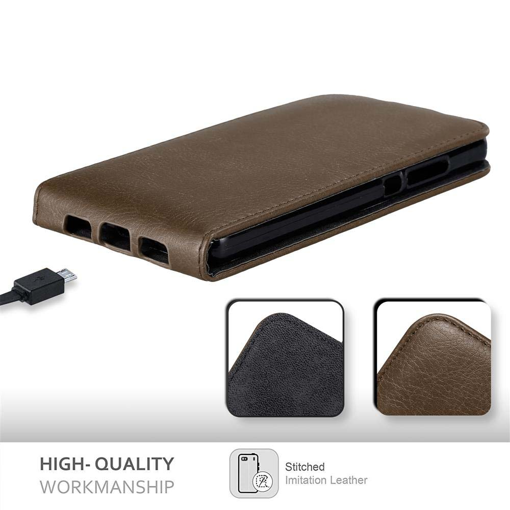 Funda de teléfono de cuero marrón. Un puerto de carga y una pequeña funda de teléfono son visibles.
