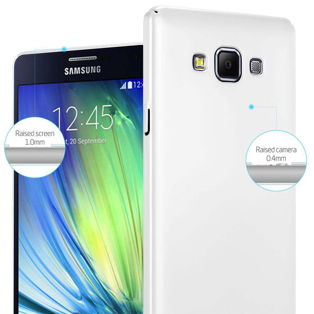 Un telefono bianco con una cover bianca. Il display mostra l'ora e la data.