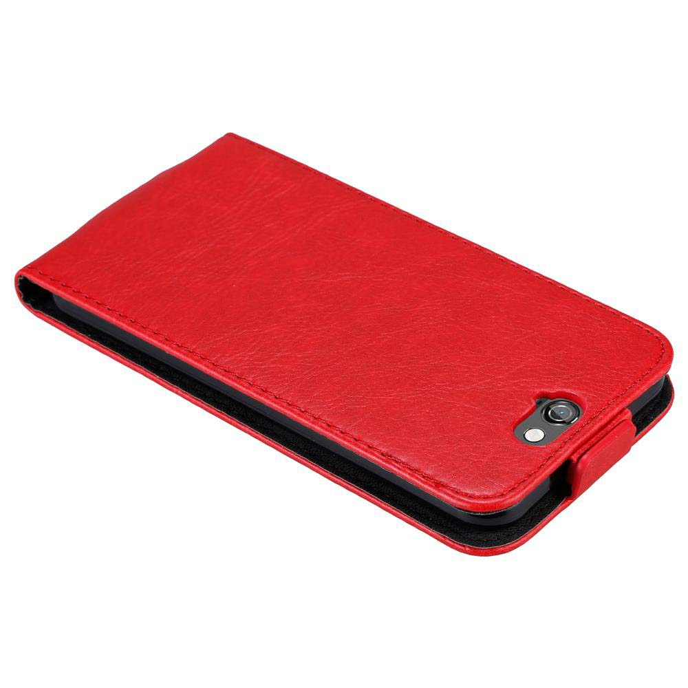 Una custodia rossa per telefono con fotocamera sul retro, chiusa.
