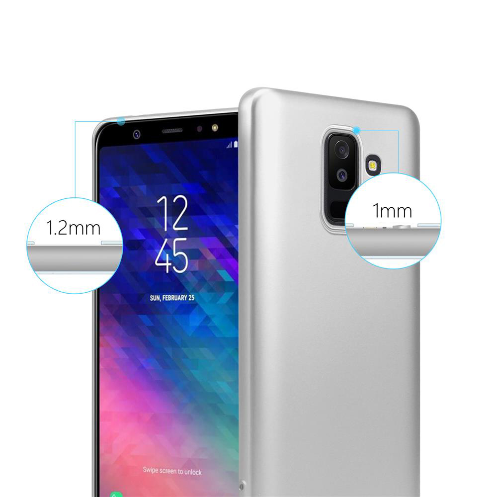 Telefono argento con custodia protettiva. Misure: 1,2 mm sul lato e 1 mm vicino alla fotocamera.