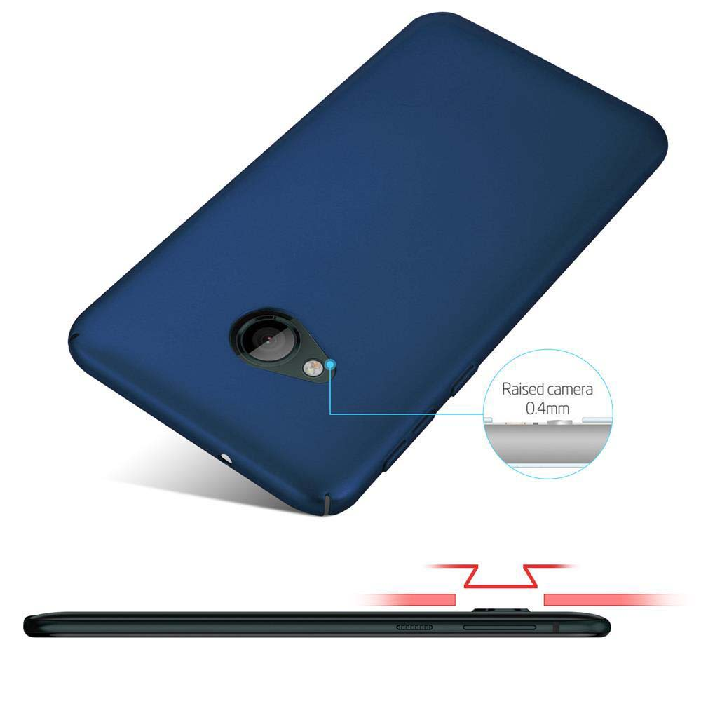 Custodia blu per telefono con fotocamera. Il telefono è a terra. Sfondo bianco.