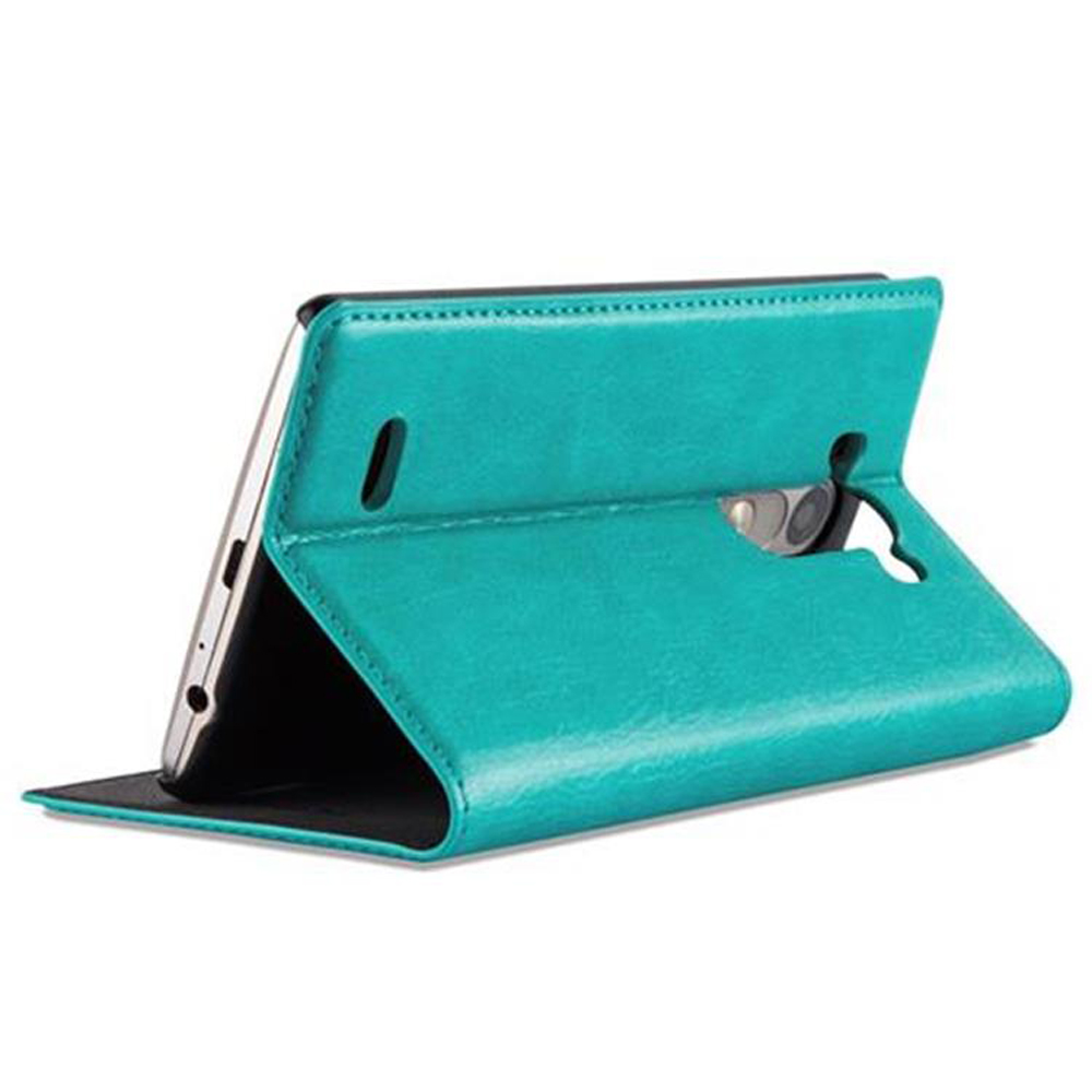 Una funda de teléfono verde azulado con un teléfono dentro, abierta. La cámara del teléfono es visible.