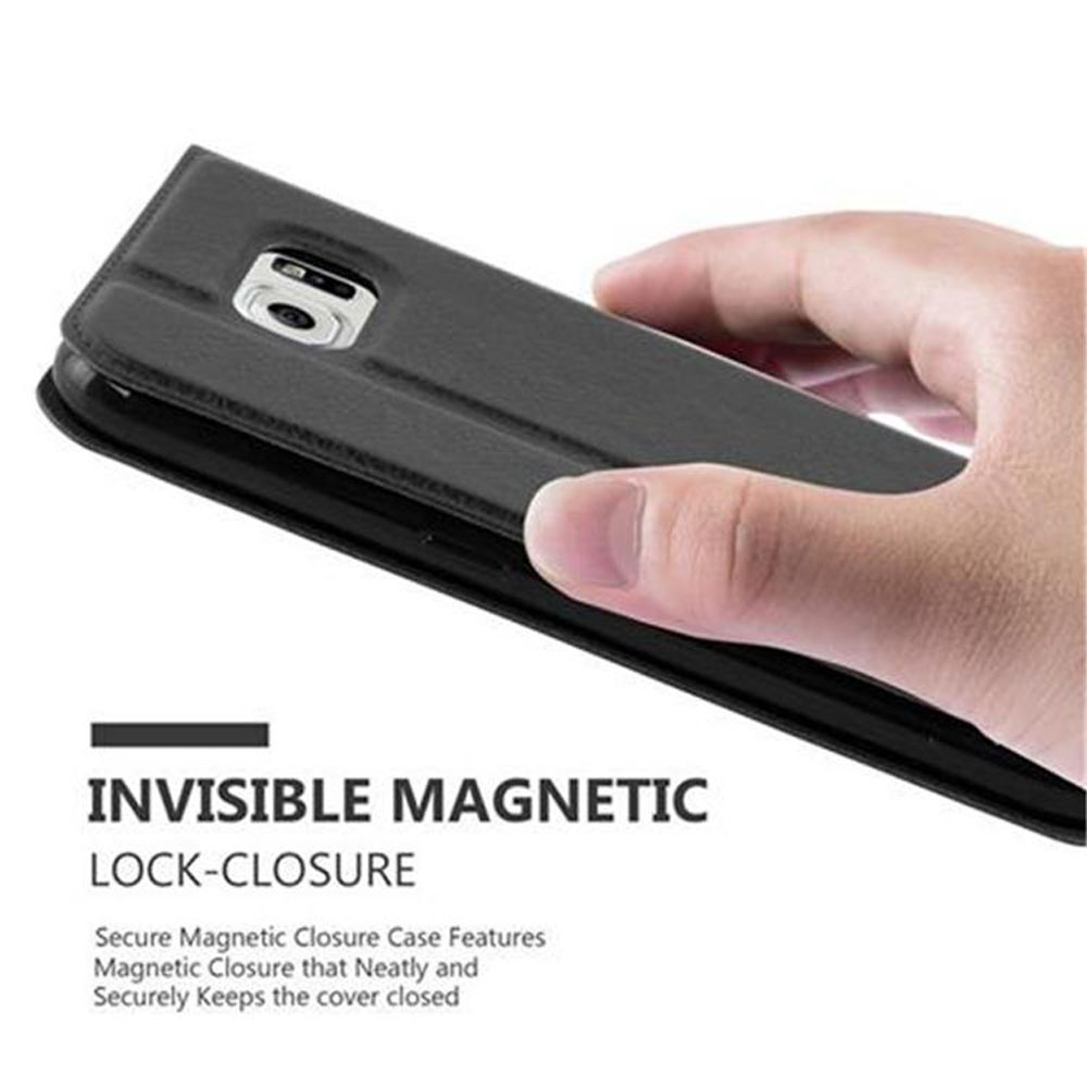 Custodia nera per telefono con telefono all'interno, mano che la tiene. Testo: Chiusura magnetica invisibile.