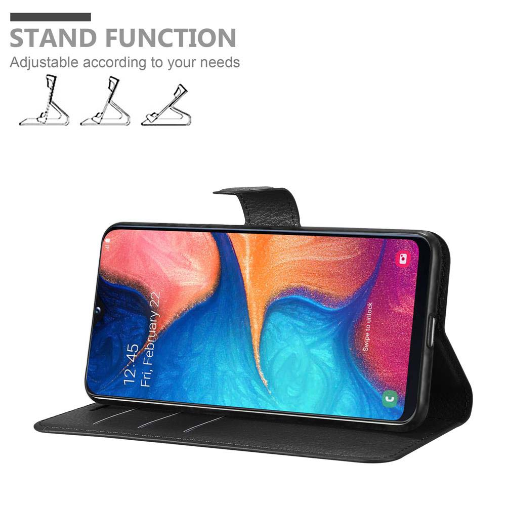 Ein Telefon in einem schwarzen Lederetui, offen, zeigt den Bildschirm mit einer Standfunktion.
