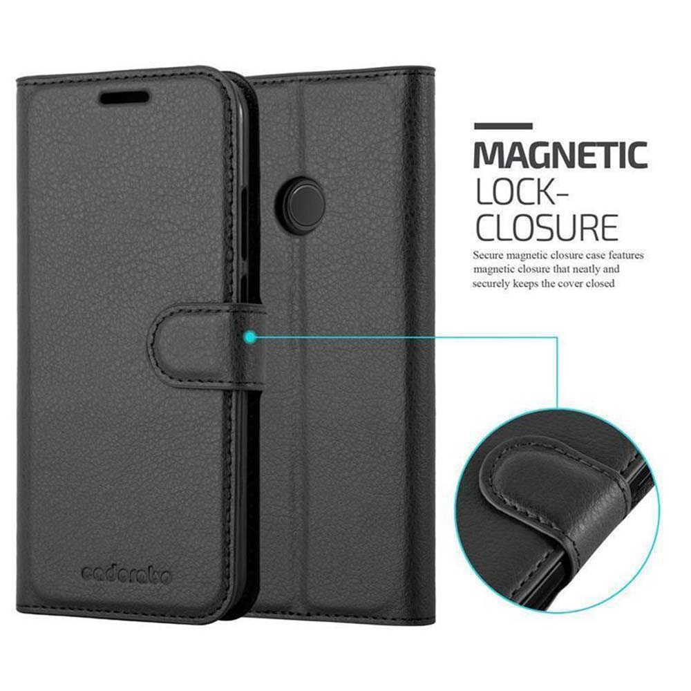 Una custodia per telefono in pelle nera chiusa. La custodia è su una superficie bianca. La custodia ha una chiusura magnetica.