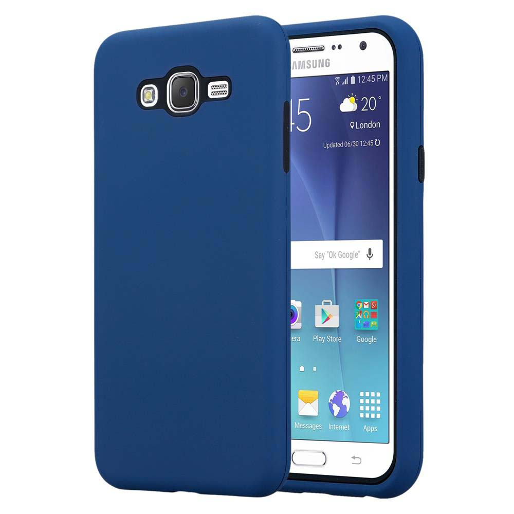 Custodia blu sopra uno smartphone. Il telefono mostra uno schermo con icone. Sfondo bianco.