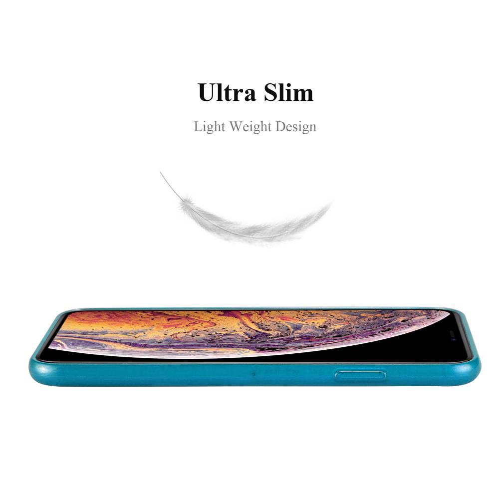 Eine türkisfarbene Handyhülle mit einem ultradünnen und leichten Design. Über dem Telefon ist eine Feder.