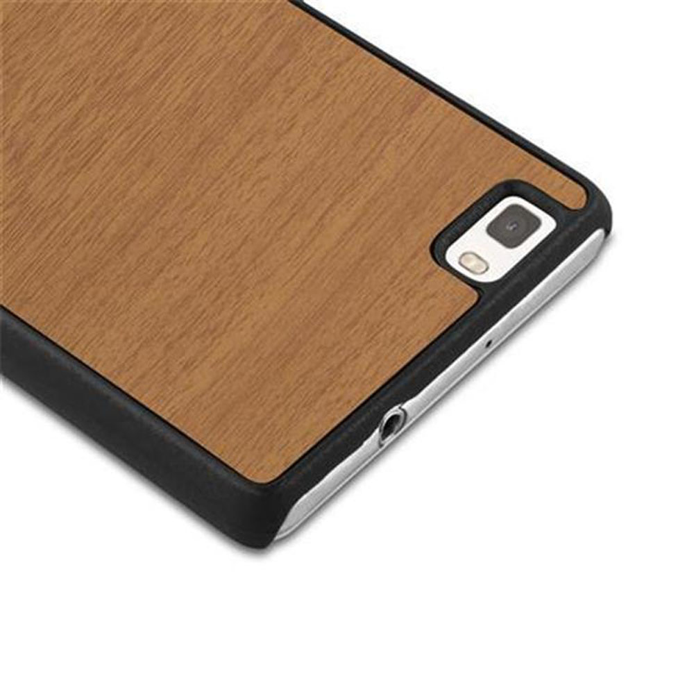 Una funda de teléfono de madera marrón con borde negro, en ángulo y aislada sobre fondo blanco.
