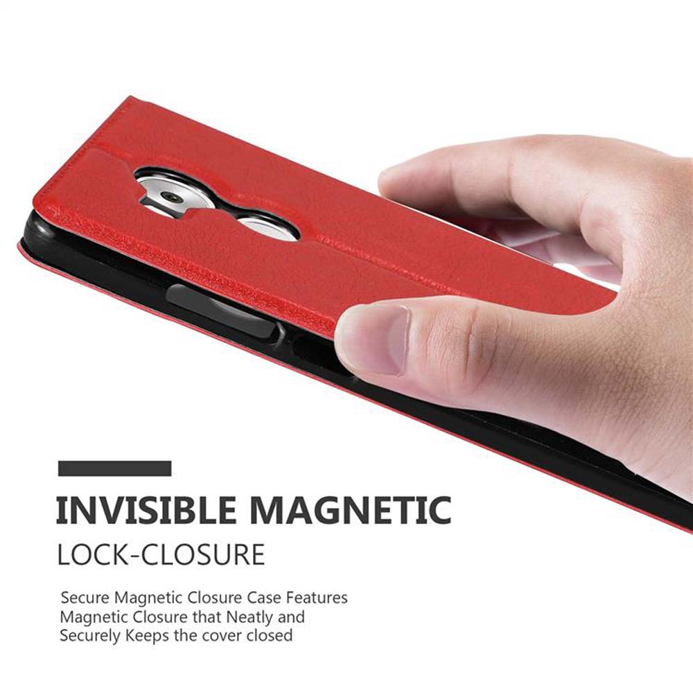 Mano che tiene una custodia rossa per telefono, con chiusura magnetica.
