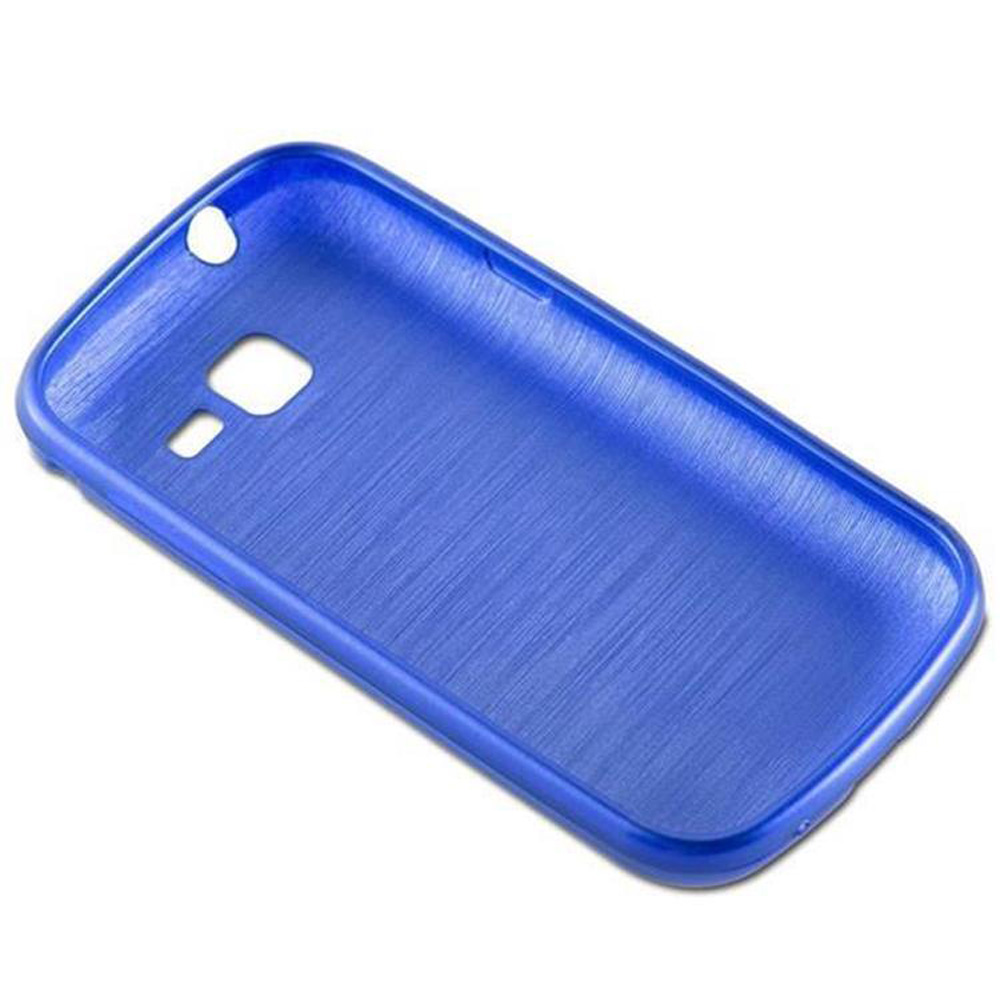 Blaue Kunststoff-Handyhülle mit Aussparungen. Es befindet sich auf weißem Hintergrund.
