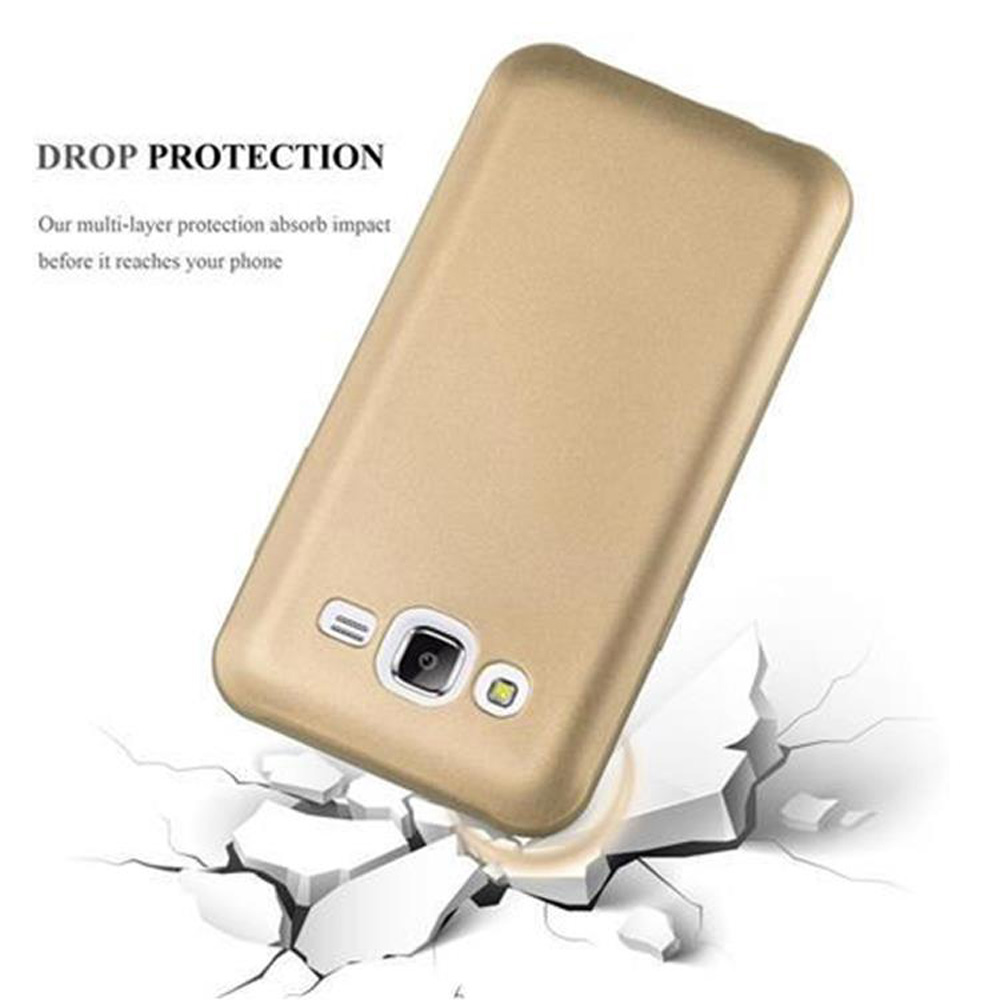 Custodia dorata per telefono su terreno frantumato, testo 'protezione dalle cadute', con telefono dentro.
