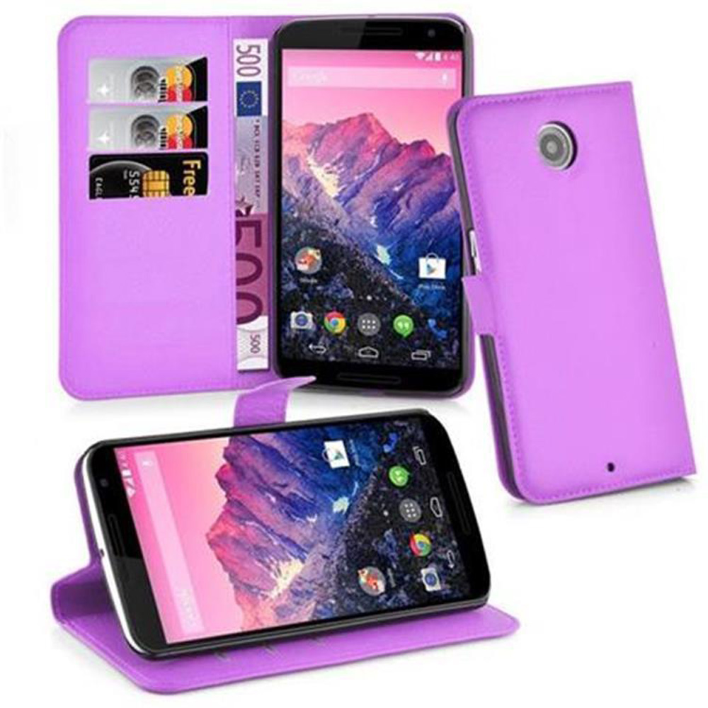 Custodia viola con carte e telefono dentro.