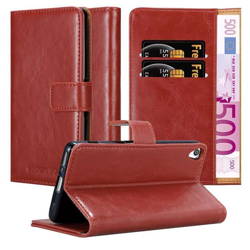 Funda de teléfono de cuero rojo. Teléfono en la funda, tarjetas de crédito y billete de 500 euros.