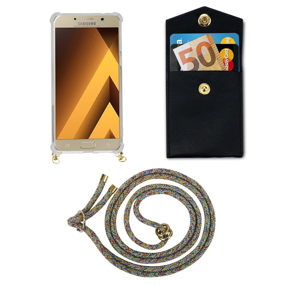 Una custodia trasparente con un telefono dentro, un portafoglio nero con carte e una cinghia colorata.