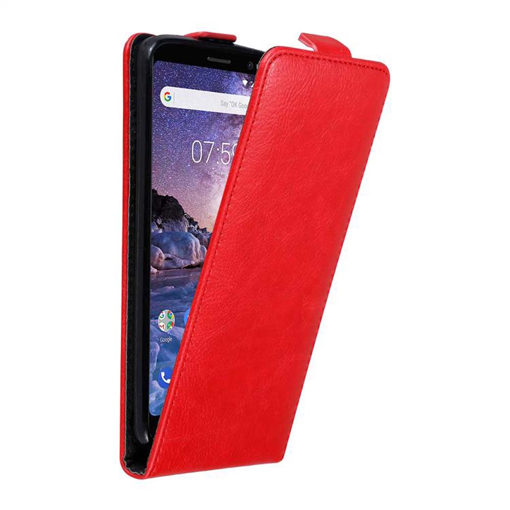 Telefono in custodia di pelle rossa. Lo schermo mostra l'ora e Google.