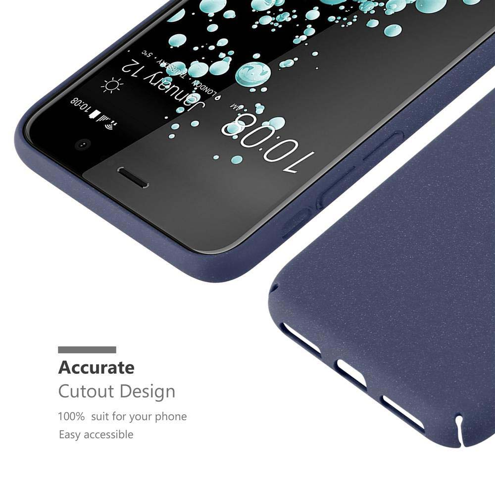Telefono all'interno di una custodia blu scuro. Lo schermo del telefono mostra l'ora e la data.