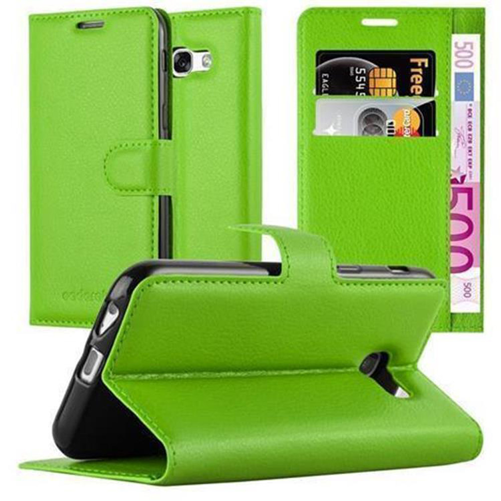 Eine grüne Handyhülle mit mehreren Fächern, in der sich ein Telefon, Karten und etwas Bargeld befinden.