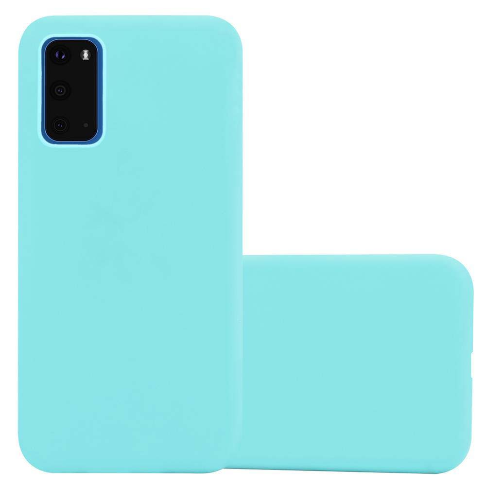 Custodia telefono azzurra, con telefono dentro. Il telefono ha fotocamere.