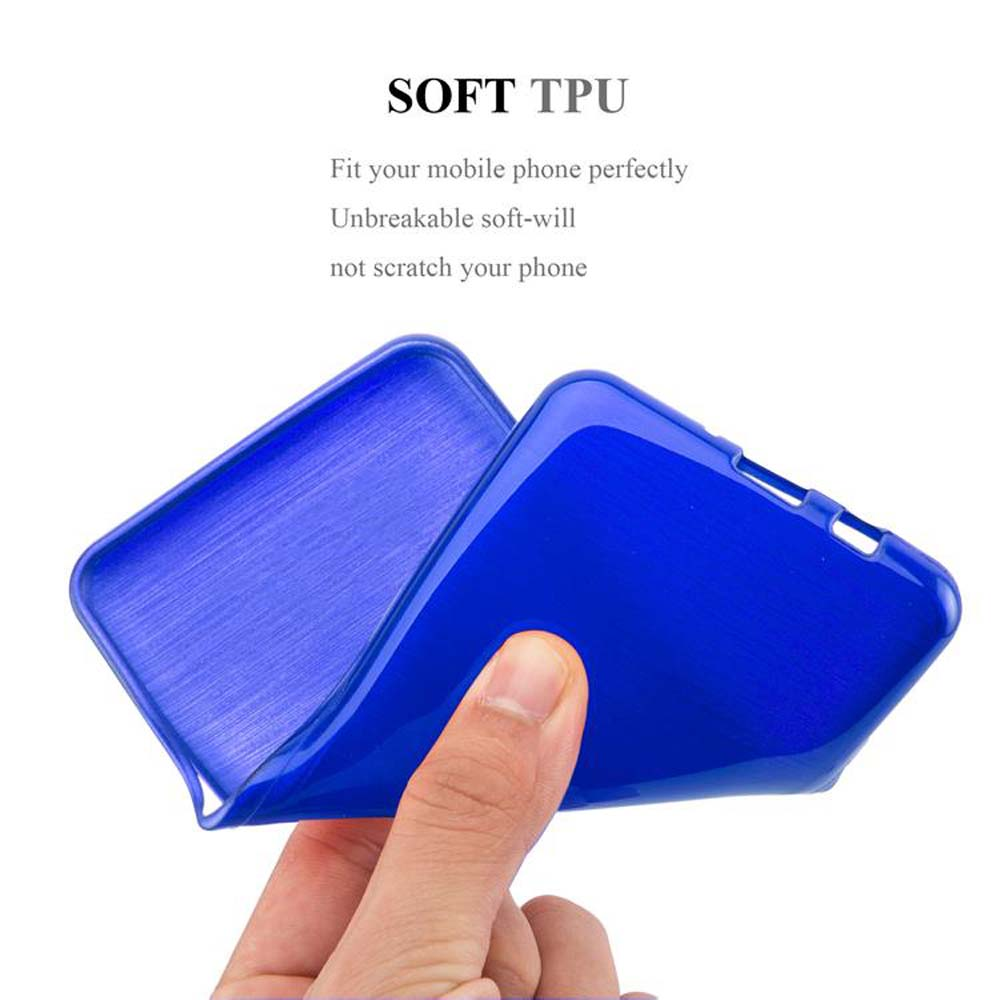 Una mano sostiene una funda azul para teléfono. La funda está abierta mostrando el interior y un teléfono.