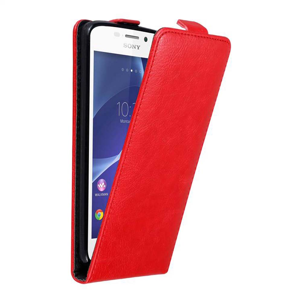 Una funda de cuero roja con un teléfono Sony en el interior, mostrando la hora.