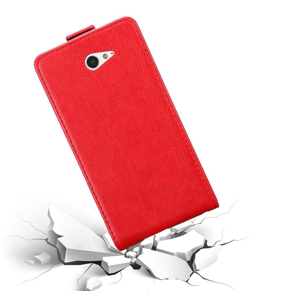 Funda de teléfono roja, cerrada, ligeramente inclinada, sobre superficie blanca con grietas.