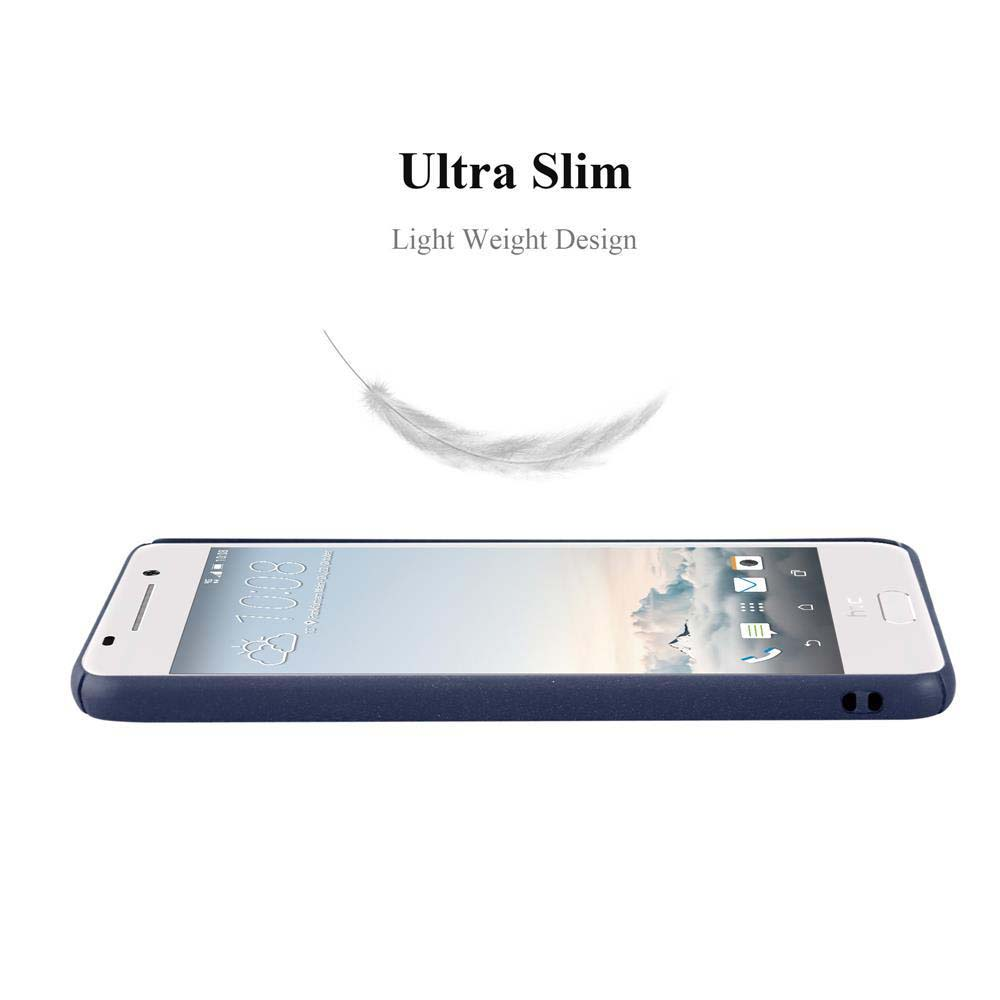 Eine blaue Handyhülle mit einem Telefon, weißer Hintergrund, Feder.