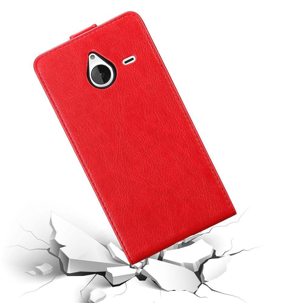 Custodia rossa per telefono su suolo bianco crepato. La custodia ha fotocamera e pulsante.
