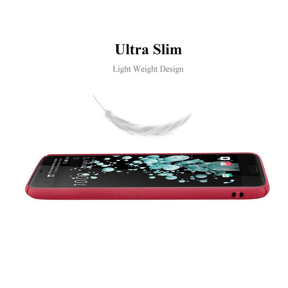 Ein rotes Telefon liegt flach, mit einer Feder, die darüber schwebt, ultradünnes Design.