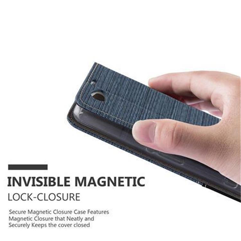Una mano che tiene una custodia per telefono. Testo: Chiusura magnetica invisibile. La custodia ha una trama blu.