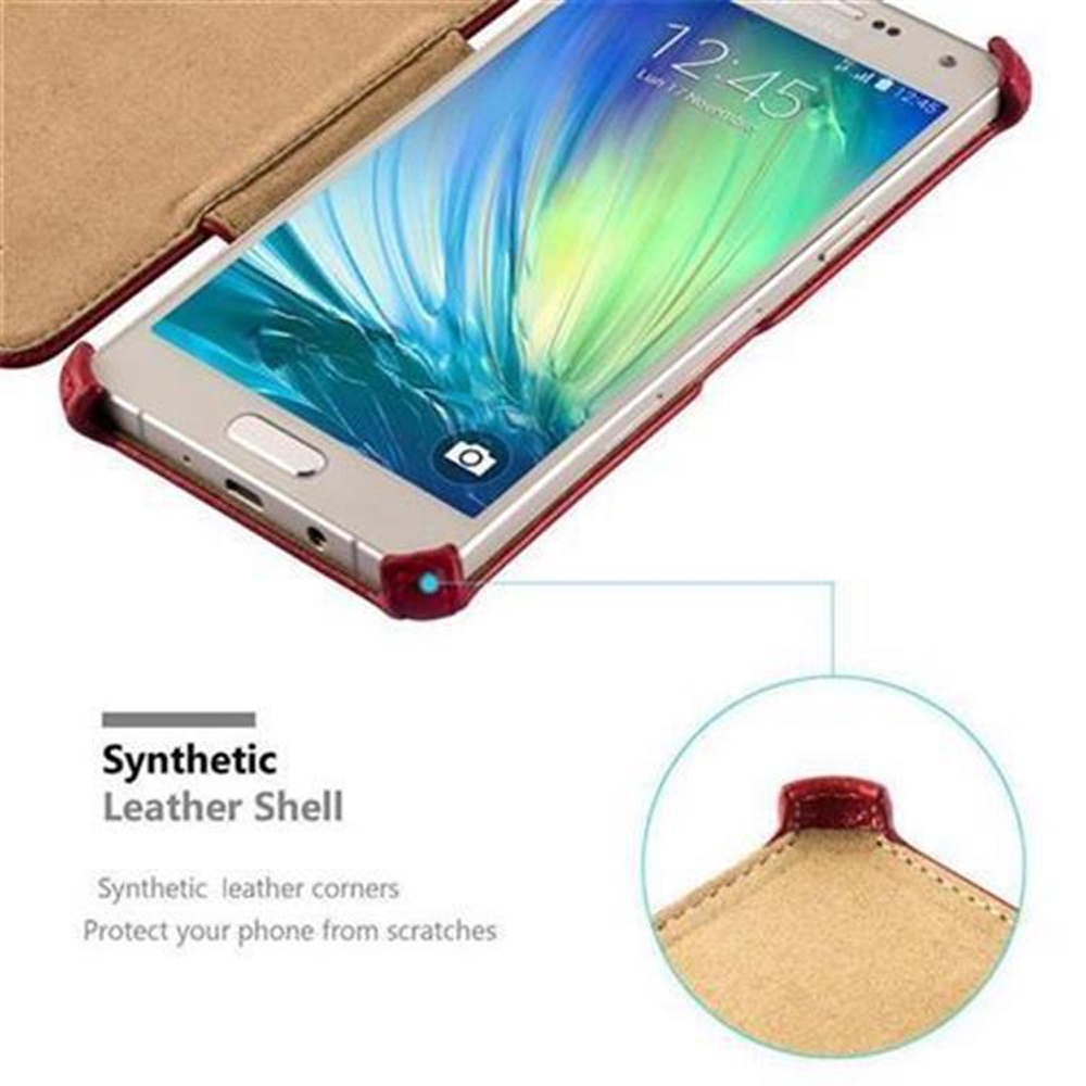 Telefono in una custodia in pelle, con un primo piano di un angolo, con testo Synthetic Leather Shell.