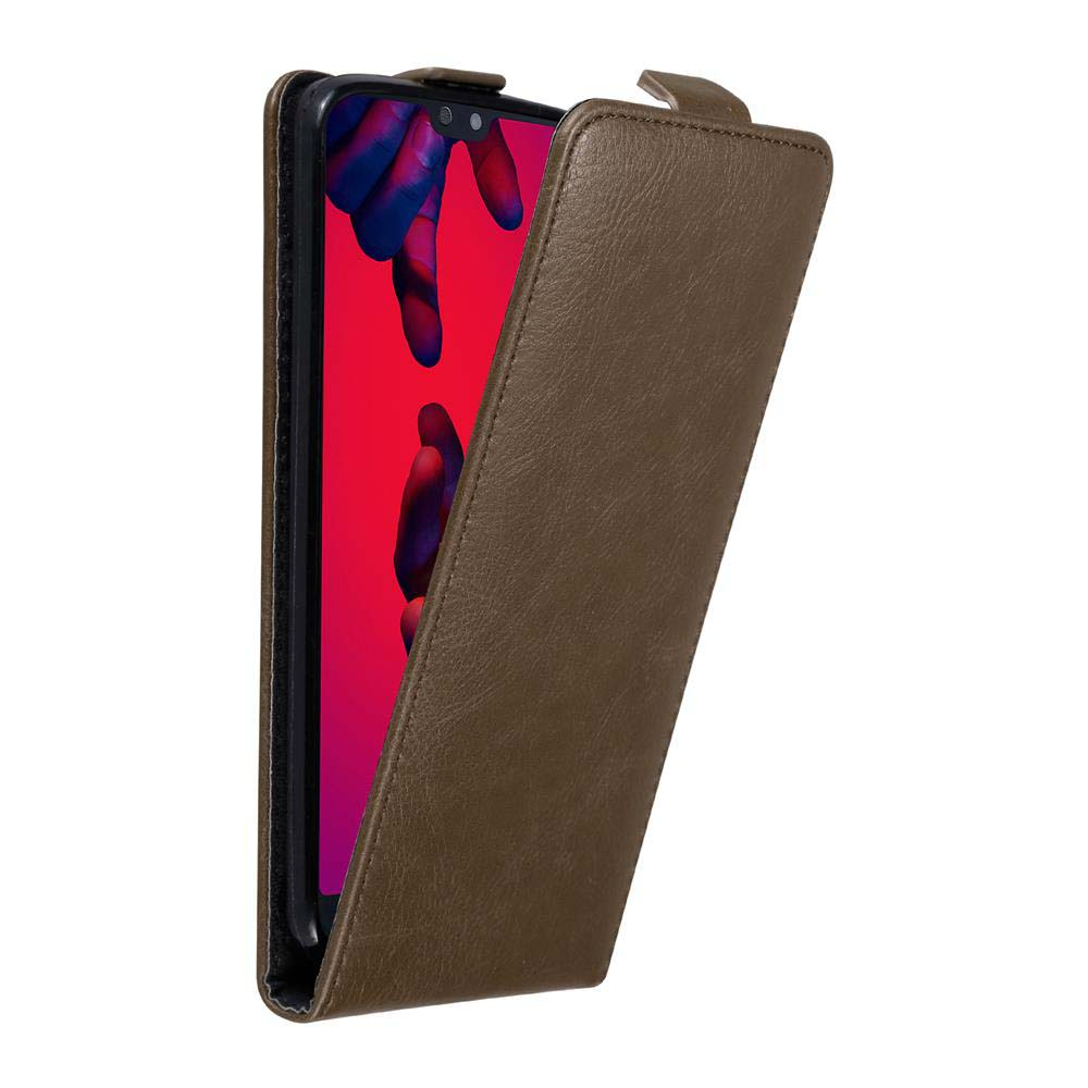 Funda marrón con teléfono dentro. La tapa está abierta, mostrando la pantalla.