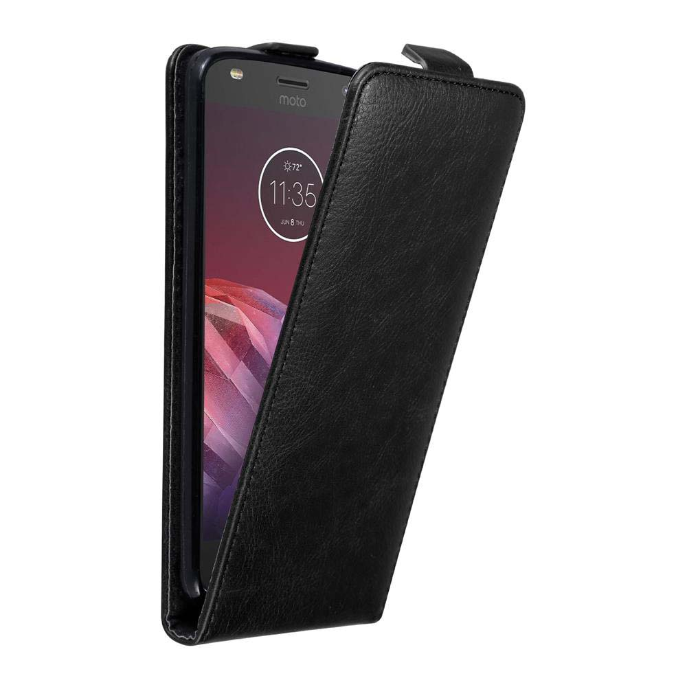 Una funda negra se abre para revelar un teléfono negro que muestra la hora 11:35.