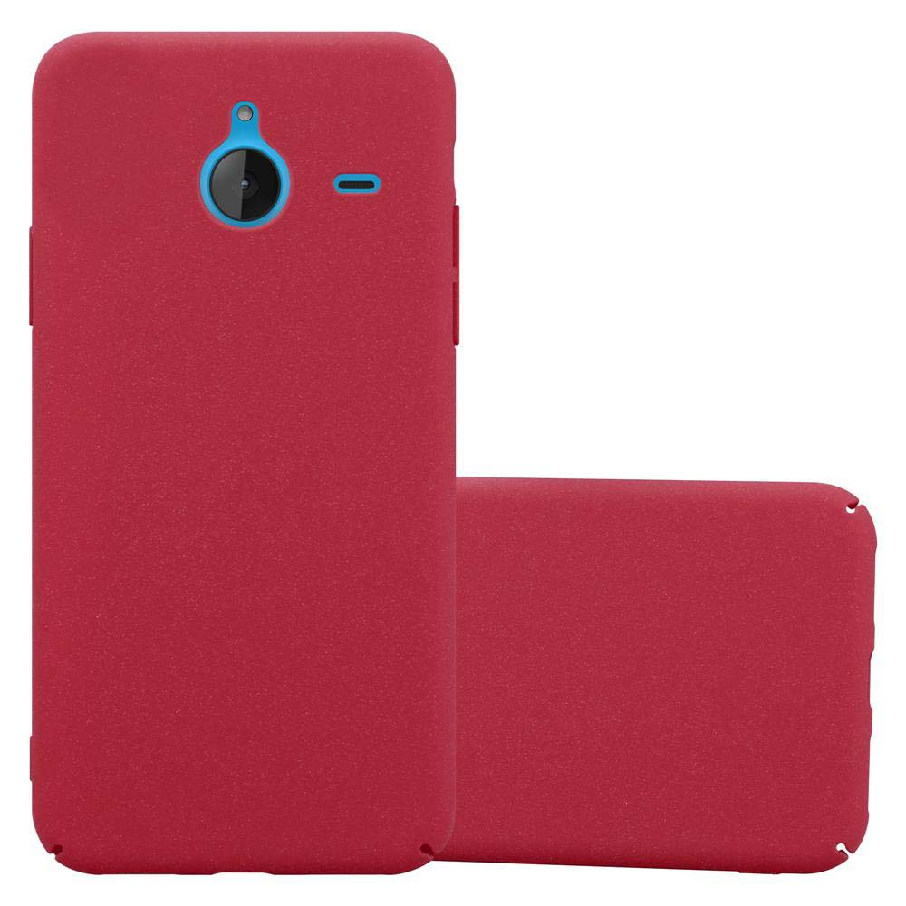 Funda de teléfono roja con una segunda funda a la derecha. Detalle azul de la cámara en el teléfono.
